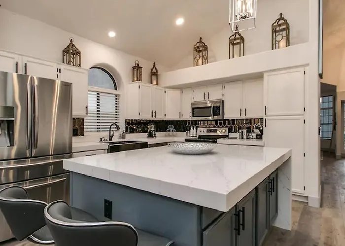 Fully Renovated Kierland Retreat Wpool 4-bdrms Holiday home