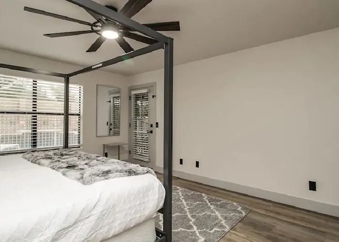 Fully Renovated Kierland Retreat Wpool 4-bdrms Holiday home