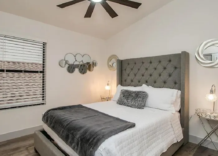 Fully Renovated Kierland Retreat Wpool 4-bdrms Holiday home *