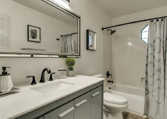 Fully Renovated Kierland Retreat Wpool 4-bdrms Holiday home