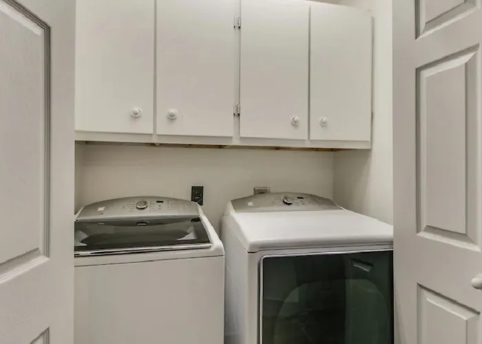 Fully Renovated Kierland Retreat Wpool 4-bdrms Holiday home *